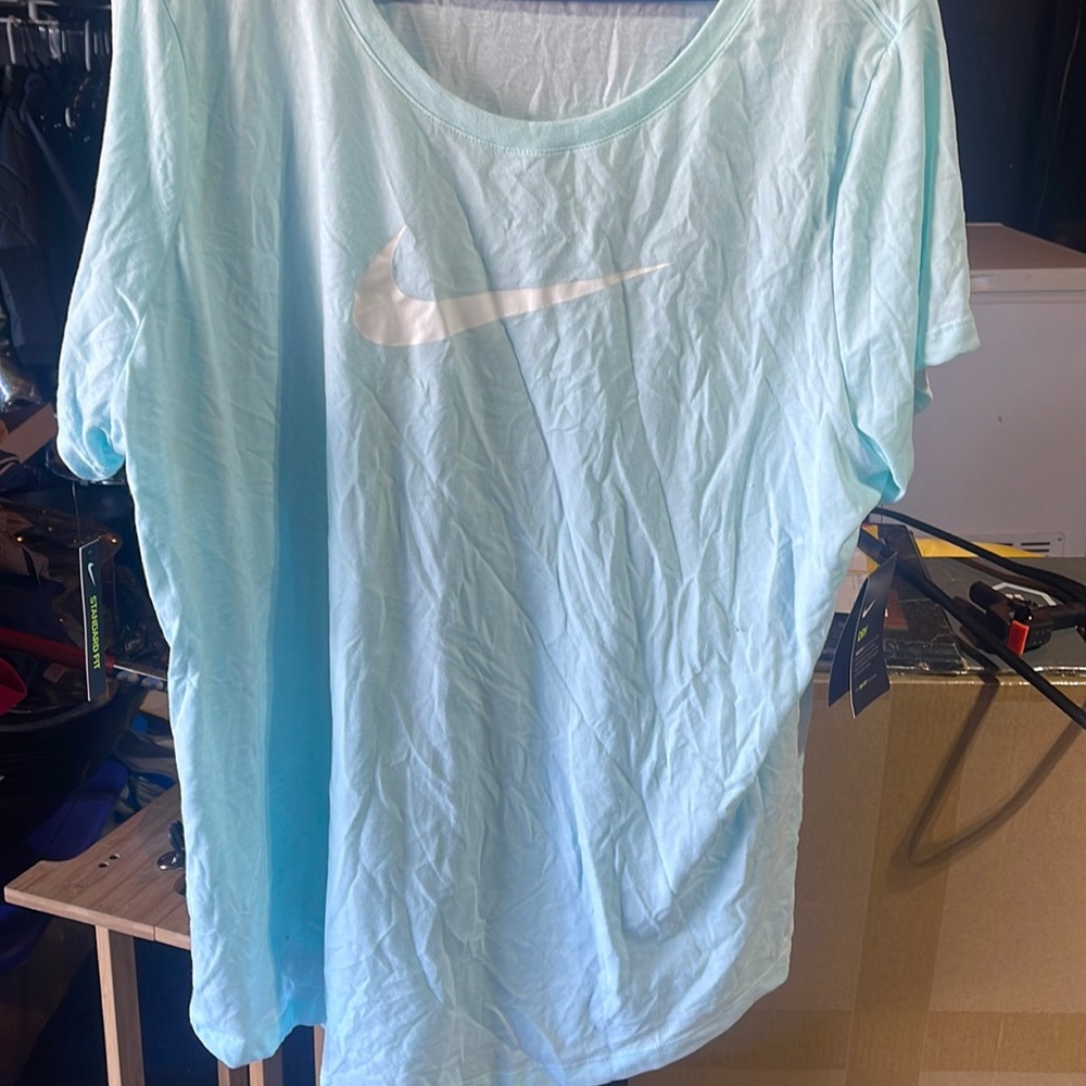 Tee